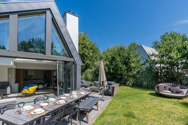 Terras - Sfeervolle 8 persoons villa met hottub bij bos in De Koog (2)