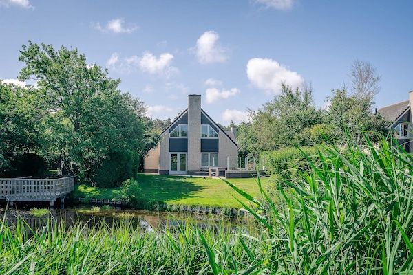 Buitenkant - Sfeervolle villa met stoomcabine en bubbelbad in De Koog (2)