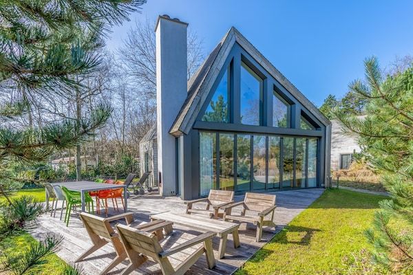 Buitenkant - Ontspannen en sfeervolle 6 persoons villa bij het bos. in De Koog (1)