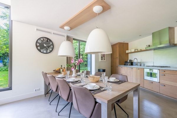 Keuken - Ontspannen en sfeervolle 6 persoons villa bij het bos. in De Koog (5)
