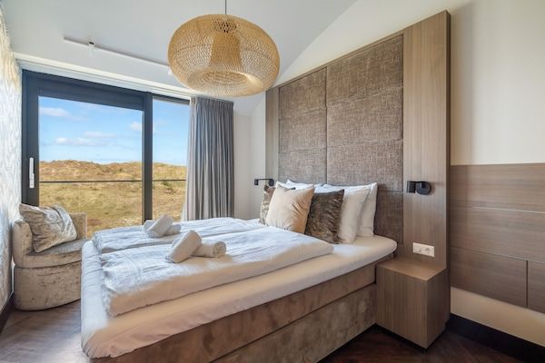 Slaapkamer - Luxe appartement met privésauna in Sint Maartenszee (2)