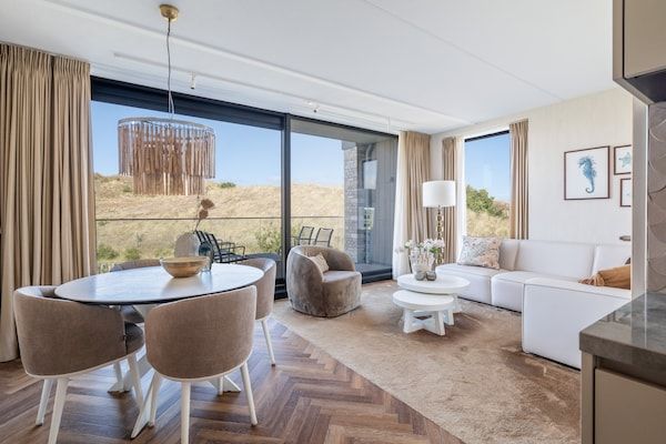 Woonkamer - Appartement met balkon en uitzicht op de duin in Sint Maartenszee (1)