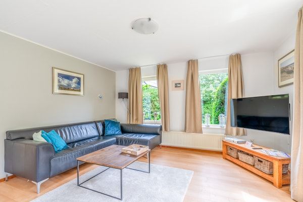 Woonkamer - Sfeervolle villa nabij zee en bos in De Koog (5)