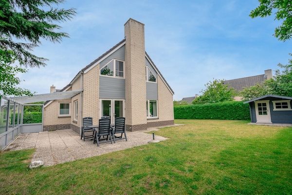 Buitenkant - Sfeervolle villa met wellness ruimte in De Koog (1)
