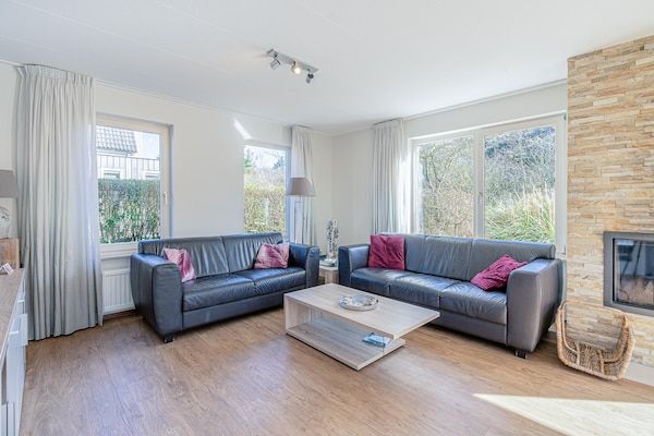 Woonkamer - Sfeervolle villa nabij zee en bos in De Koog (4)
