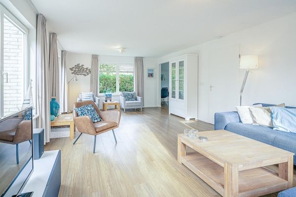 Woonkamer - Sfeervolle villa nabij zee en bos in De Koog (2)