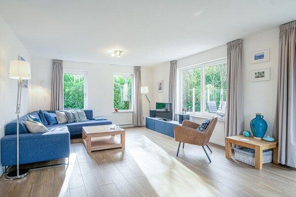 Woonkamer - Sfeervolle villa nabij zee en bos in De Koog (4)