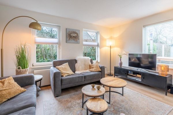 Woonkamer - Sfeervolle villa nabij zee en bos in De Koog (2)