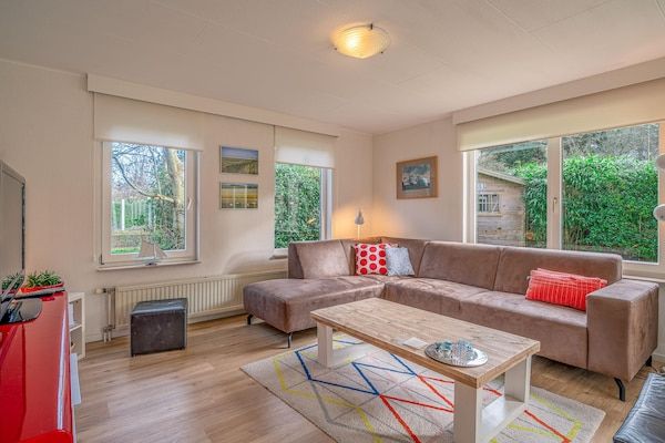 Woonkamer - Sfeervolle villa nabij zee en bos in De Koog (3)
