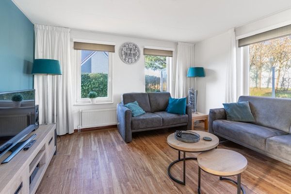 Woonkamer - Sfeervolle villa nabij zee en bos in De Koog (3)