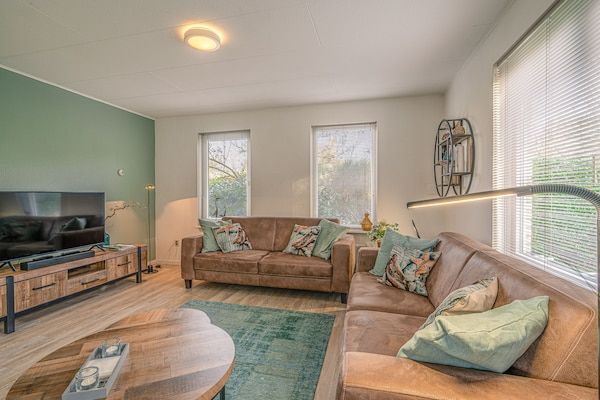 Woonkamer - Sfeervolle villa met sauna en tuin op het zuiden in De Koog (4)