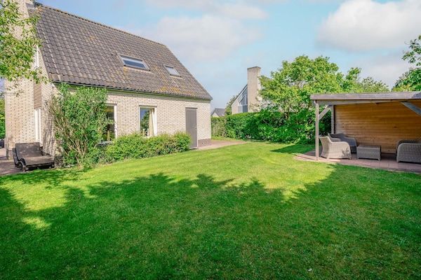 Tuin - Sfeervolle villa met sauna bij De Koog in De Koog (1)