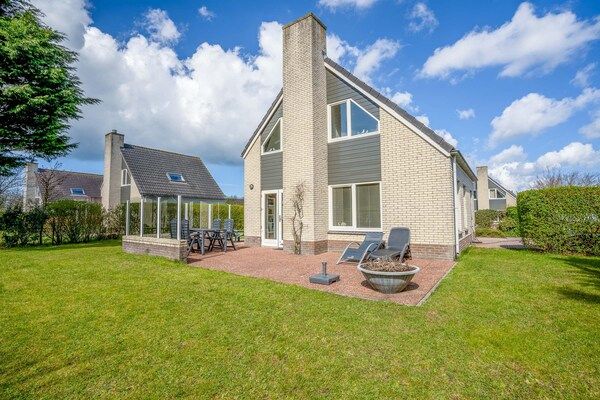 Buitenkant - Sfeervolle villa nabij zee en bos met sauna in De Koog (1)