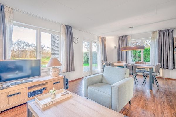 Woonkamer - Sfeervolle villa nabij zee en bos in De Koog (3)