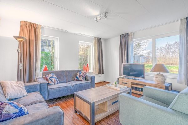Woonkamer - Sfeervolle villa nabij zee en bos in De Koog (4)