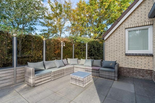 Terras - Sfeervolle villa nabij zee en bos in De Koog (2)