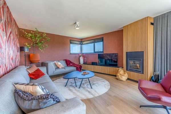 Woonkamer - Moderne, luxe en duurzame natuurvilla in De Waal (2)