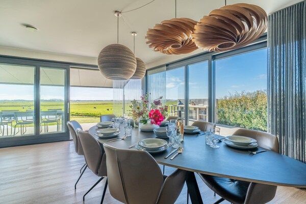 Eetkamer - Moderne, luxe en duurzame natuurvilla in De Waal (4)