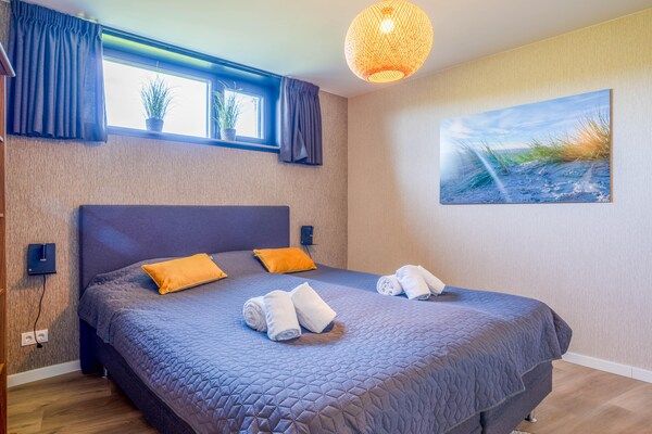 Slaapkamer - Moderne, luxe en duurzame natuurvilla in De Waal (5)