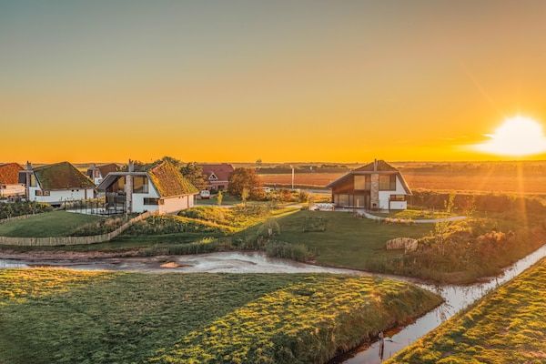 Buitenkant - Moderne, luxe en duurzame natuurvilla in De Waal (1)
