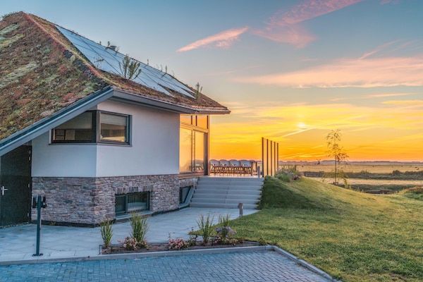 Buitenkant - Moderne, luxe en duurzame natuurvilla in De Waal (2)