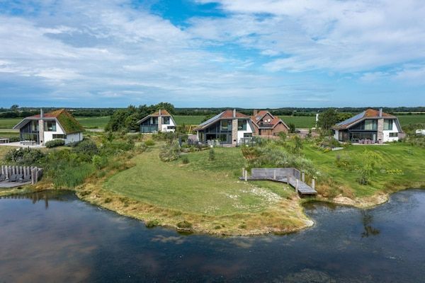 Buitenkant - Luxe natuurvilla met hottub en sauna in De Waal (1)