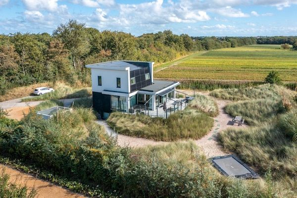 Buitenkant - Heerlijk 8- persoons landhuis tussen de duinpannetjes in Den Burg (1)