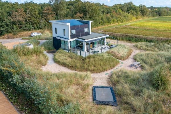 Buitenkant - Heerlijk 8- persoons landhuis tussen de duinpannetjes in Den Burg (3)