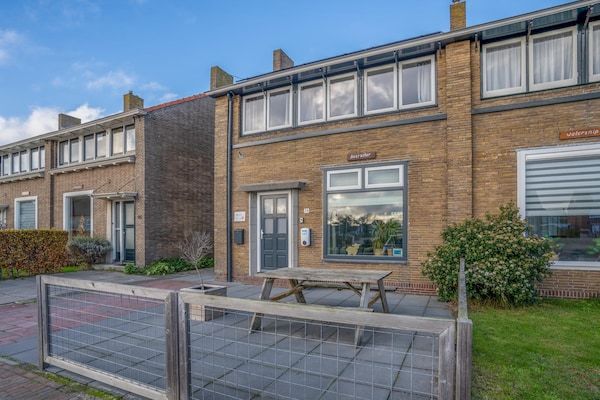Buitenkant - Modern ingericht vakantiehuis voor 5 personen in De Koog in De Koog (2)