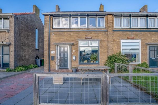 Buitenkant - Modern ingericht vakantiehuis voor 5 personen in De Koog in De Koog (1)