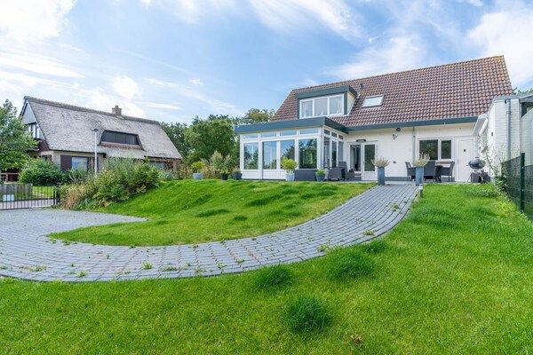 Buitenkant - Moderne en sfeervolle 6-persoons vakantiewoning. in De Koog (1)