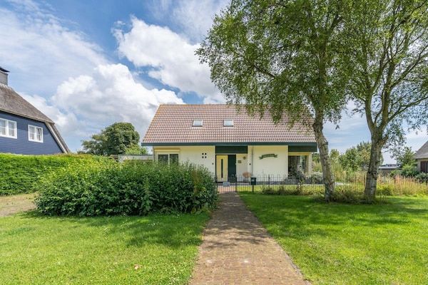 Buitenkant - Moderne en sfeervolle 6-persoons vakantiewoning. in De Koog (3)