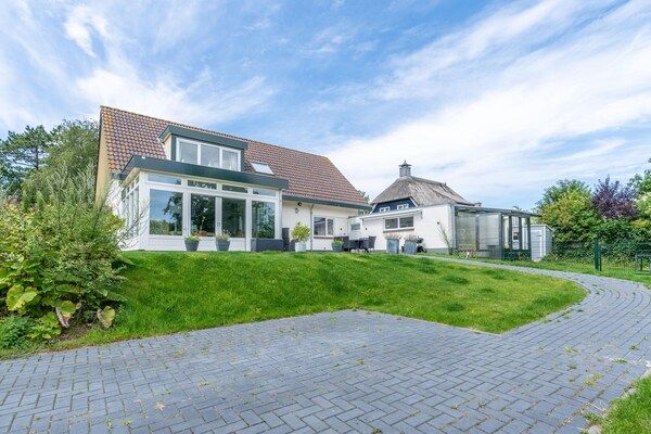 Buitenkant - Moderne en sfeervolle 6-persoons vakantiewoning. in De Koog (2)