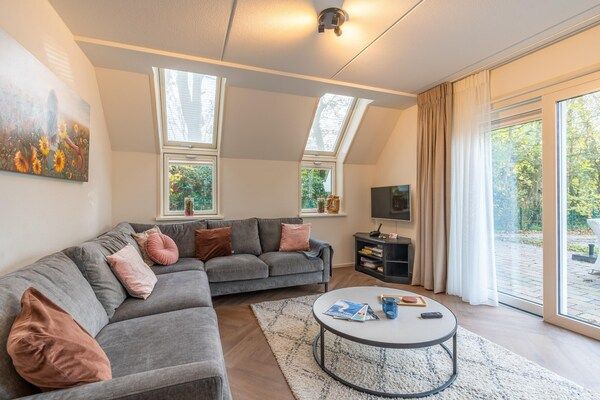 Woonkamer - Sfeervol 6 persoons landhuis in De Koog (4)