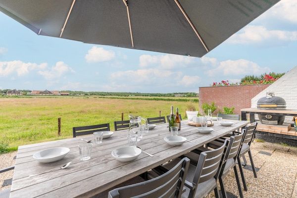 Uitzicht - Luxe 10-persoons familievilla in De Koog (2)