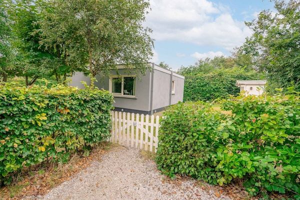 Buitenkant - Gezellige vrijstaande bungalow voor 4 personen. in De Koog (2)