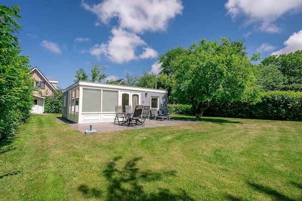 Buitenkant - Gezellige vrijstaande bungalow voor 4 personen. in De Koog (3)