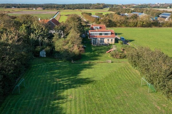 Buitenkant - Sfeervol ingericht vakantiehuis in De Koog (2)