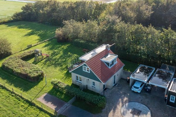 Buitenkant - Sfeervol ingericht vakantiehuis in De Koog (3)