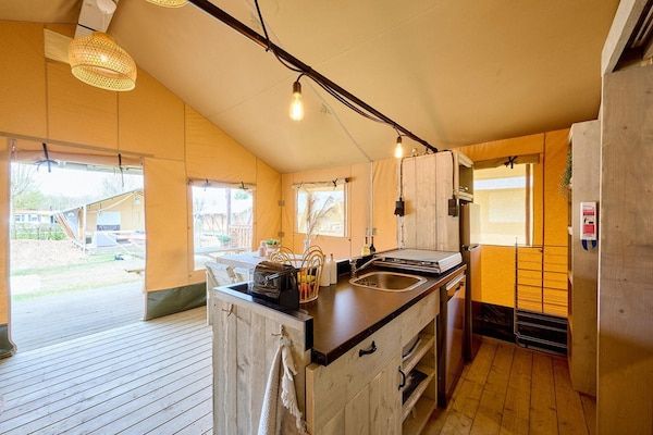 Keuken - Luxe Safaritent voor 6 personen met veranda. in Balkbrug (4)