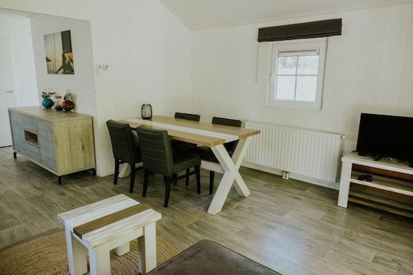 Eetkamer - Comfortabele boshut met open ruimte. in Balkbrug (3)
