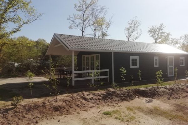 Buitenkant - Comfortabele boshut met open ruimte. in Balkbrug (1)