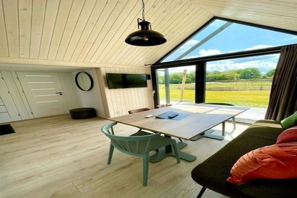 Woonkamer - Gezellig vakantiehuis aan de visvijver in Balkbrug (5)