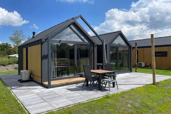 Buitenkant - Gezellig vakantiehuis aan de visvijver in Balkbrug (1)