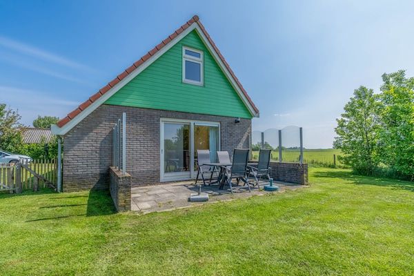 Buitenkant - Vrijstaande vakantiewoning met landelijk uitzicht in De Cocksdorp (2)