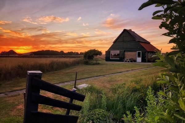 Buitenkant - Originele schapenboet met weids uitzicht in De Koog (1)