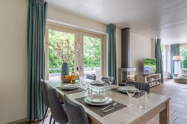 Woonkamer - Sfeervol 4-persoons landhuis in De Koog (3)