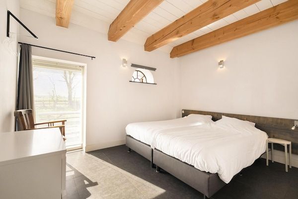 Slaapkamer - Balkenhoeve boerderij voor 22 personen in Schagen (4)
