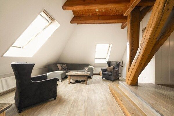 Woonkamer - Appartement Nostalgisch in Scholp boerderij in Schagen (2)