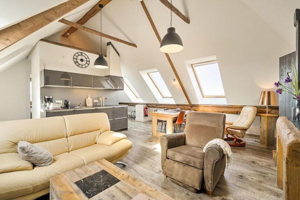 Woonkamer - 4-persoons Appartement Rustiek in Schagen in Schagen (2)